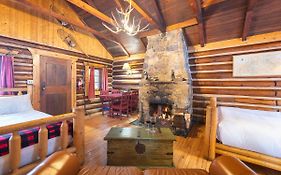 Storm Mountain Lodge & Cabins